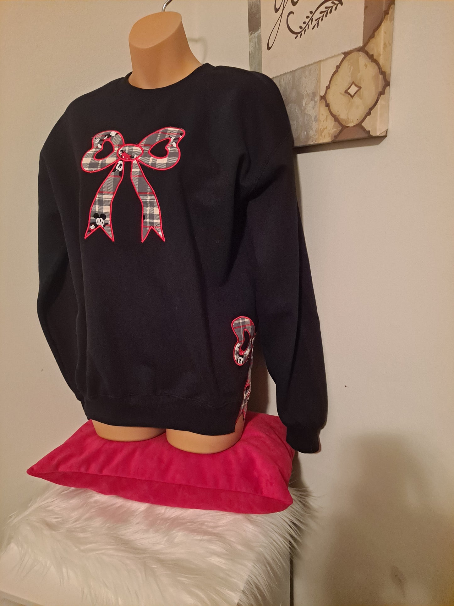 Mouse bow sweatshirt